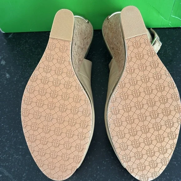 Lilly Pulitzer Kristin Wedge 9.5M NIB - Picture 3 of 4